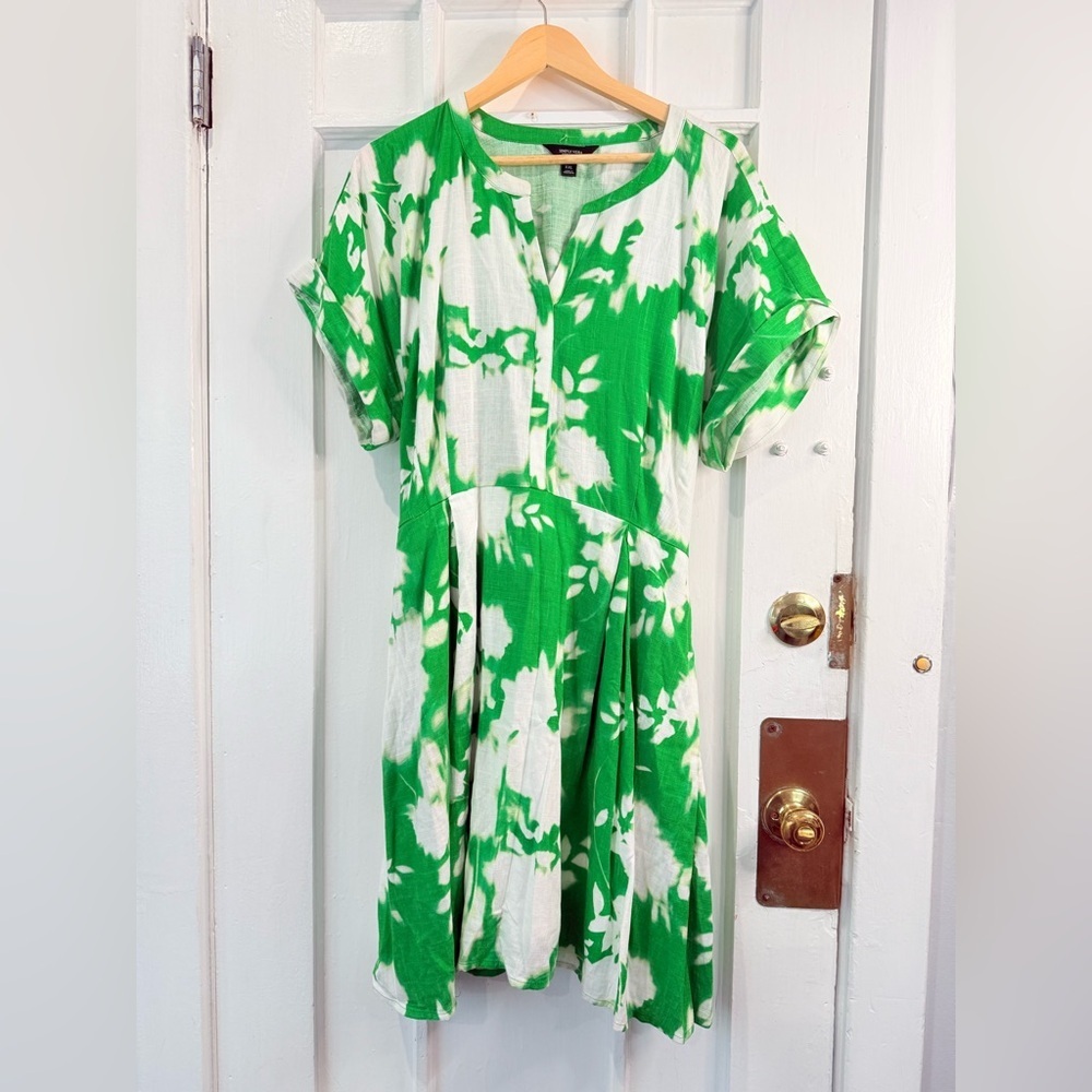 Vera Wang Green and White Floral Tie-Dye Dress
